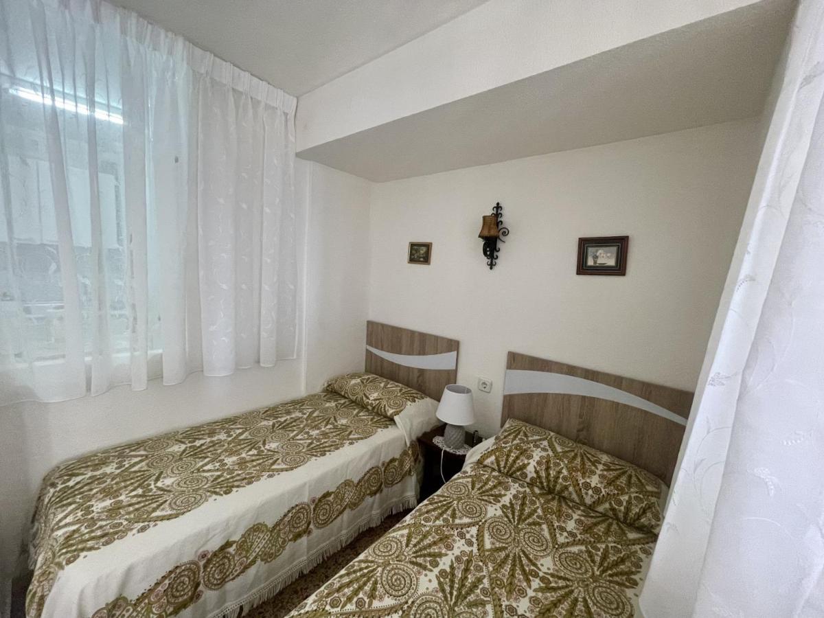 Eleven Caballos Apartment Бенідорм Екстер'єр фото